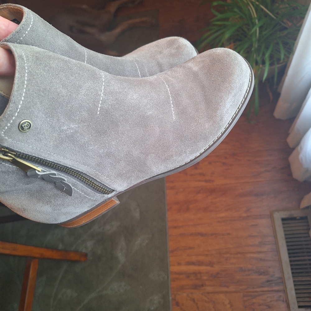 Ivy Spenco suede light gray leather chelsea boots round toe sz 8.5